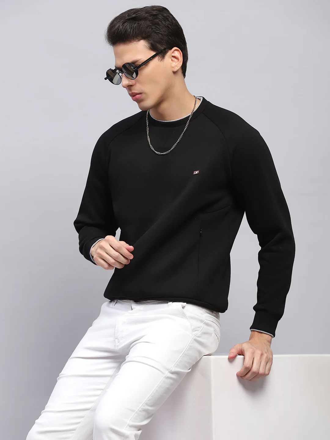 Men Black Solid Round Neck Full Sleeve Sweatshirt - Image 6