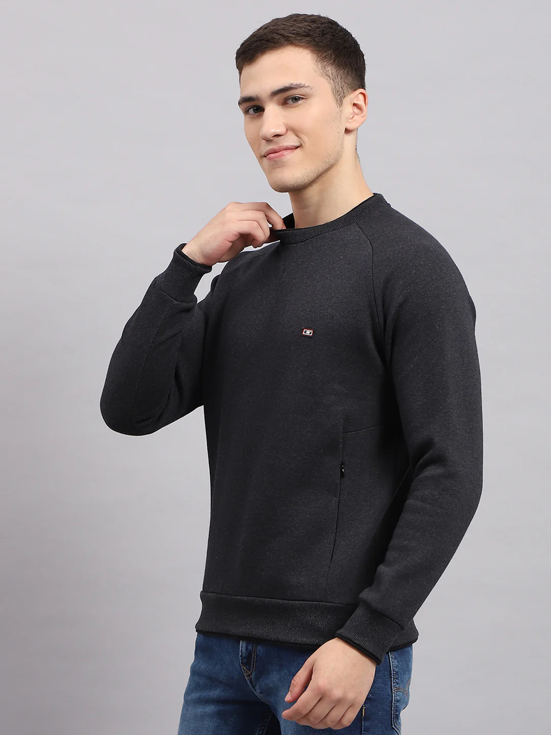 Men Black Solid Round Neck Full Sleeve Sweatshirt - Image 3