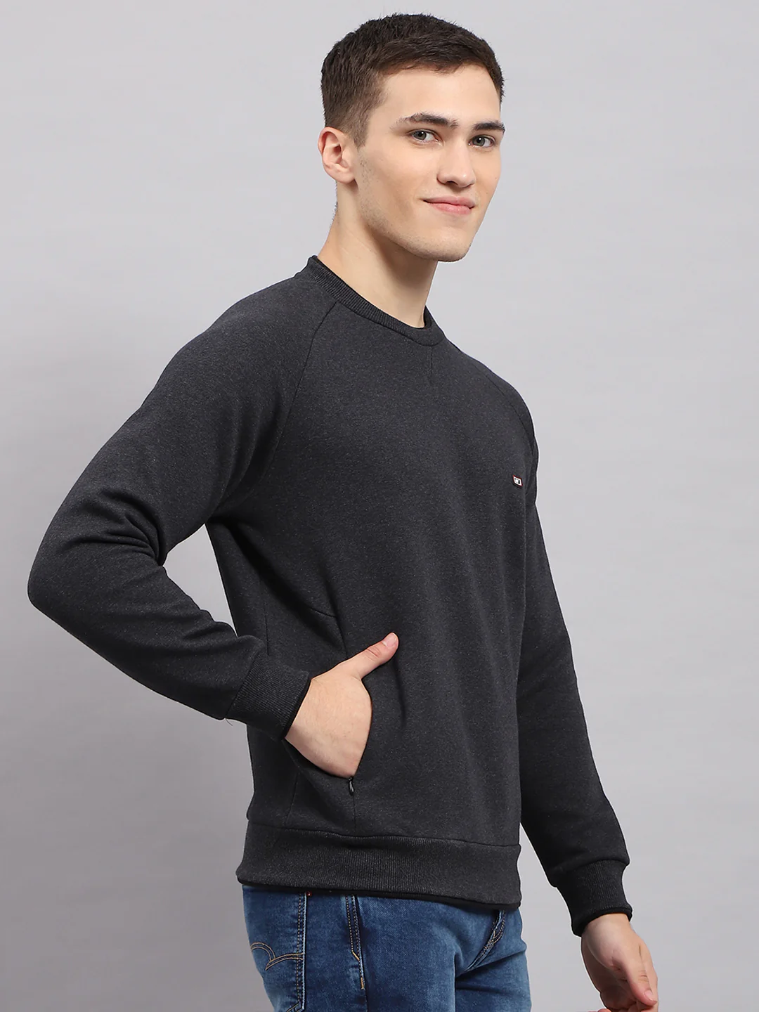 Men Black Solid Round Neck Full Sleeve Sweatshirt - Image 4
