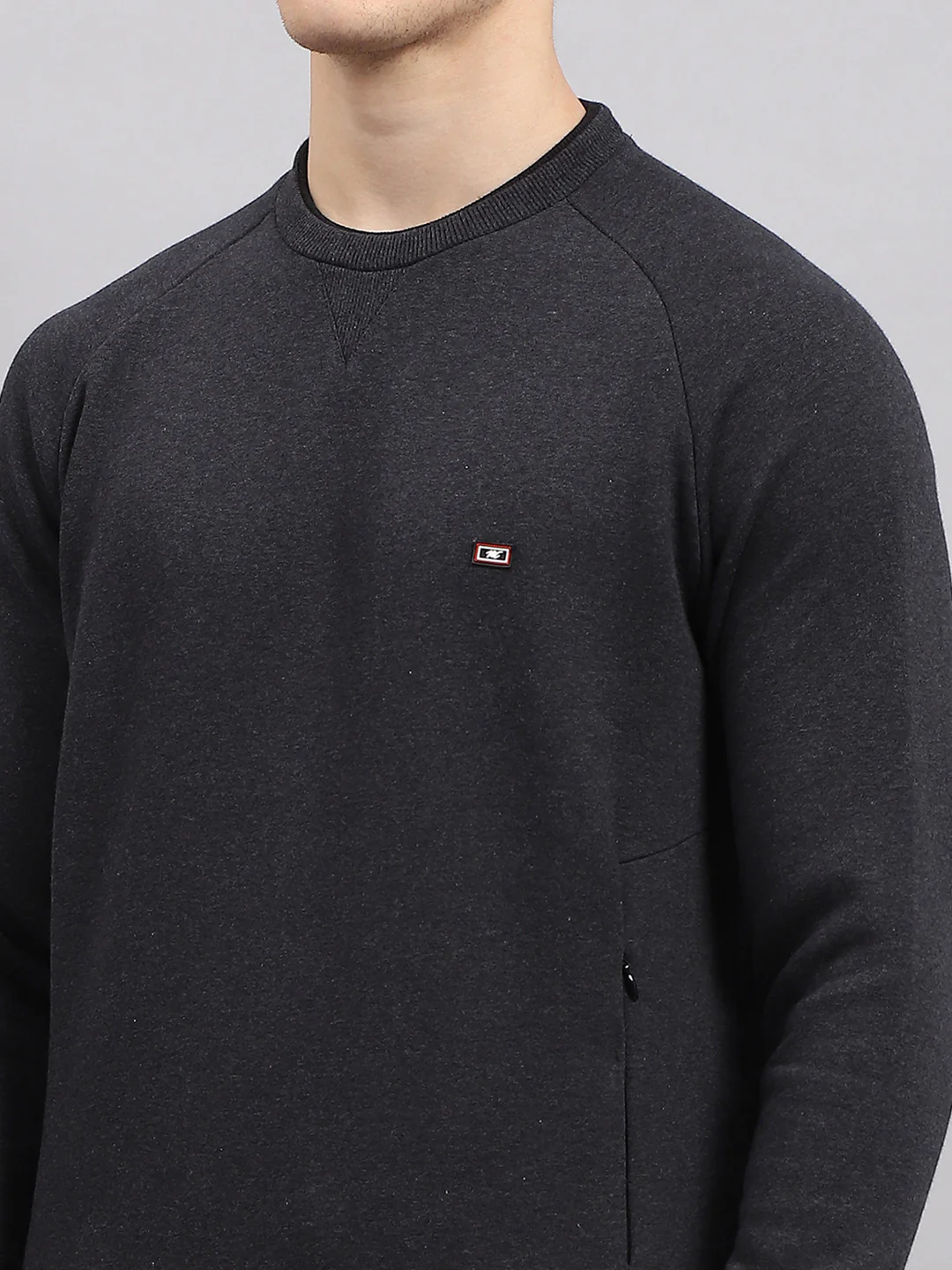 Men Black Solid Round Neck Full Sleeve Sweatshirt - Image 7
