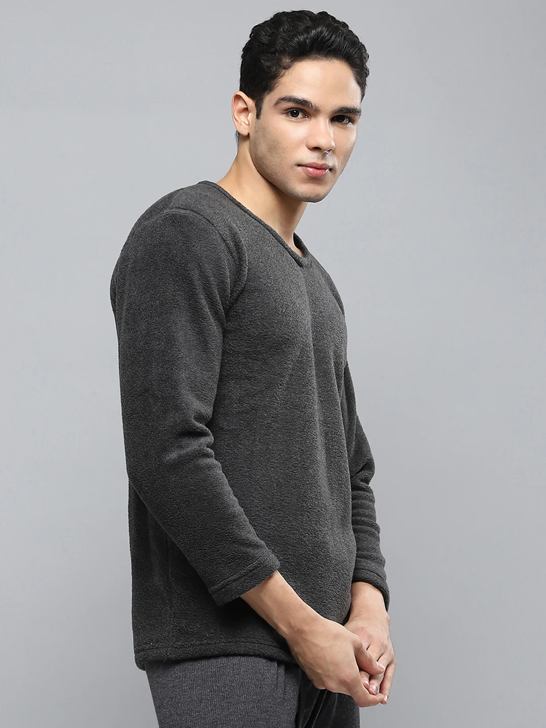 Men Black Solid Round Neck Full Sleeve Thermal Vest - Image 4