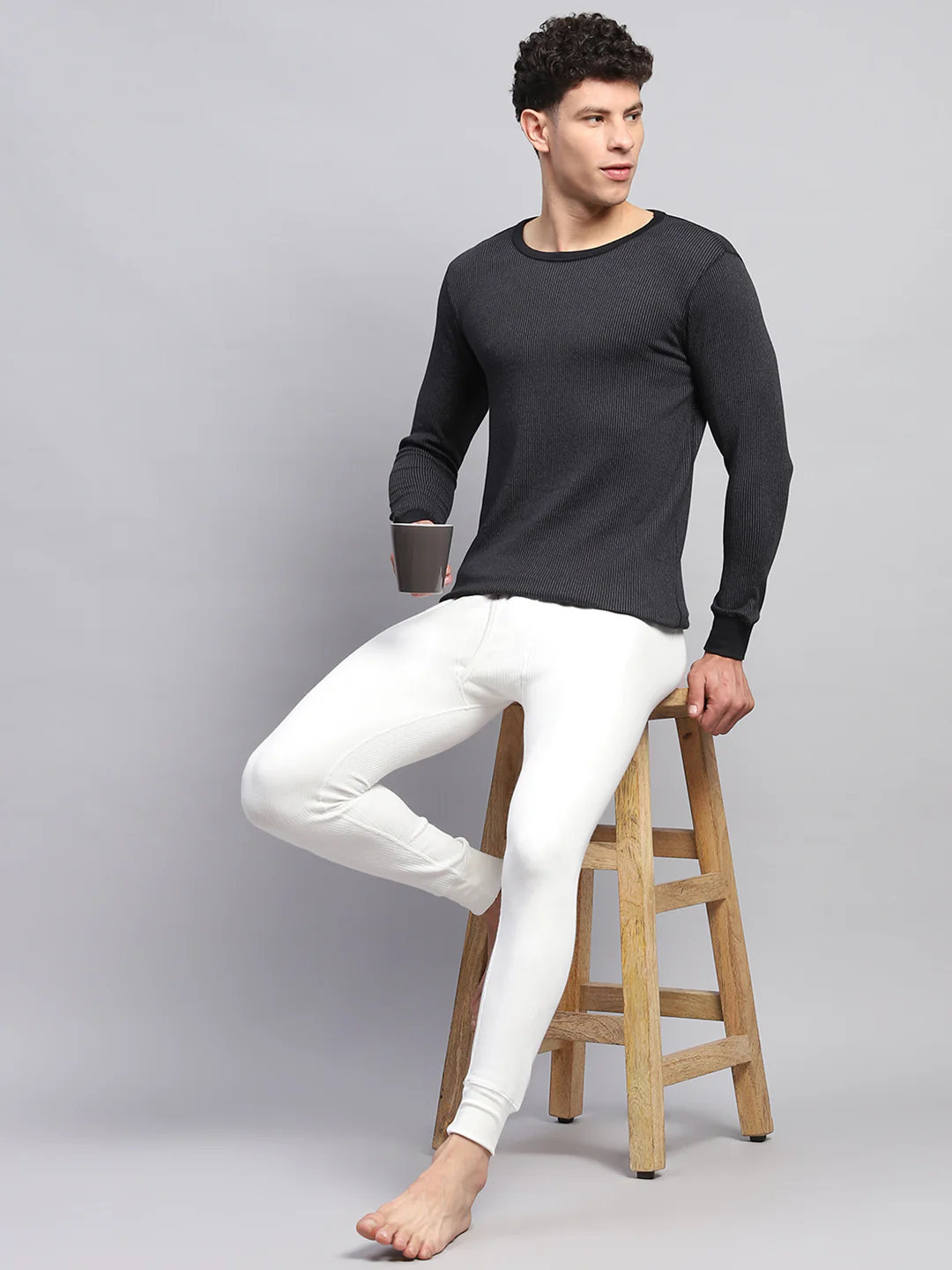 Men Black Solid Round Neck Full Sleeve Thermal Vest - Image 2