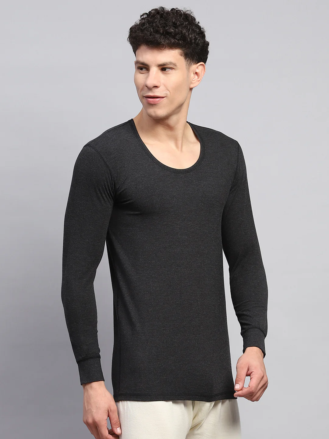 Men Black Solid Round Neck Full Sleeve Thermal Vest - Image 4