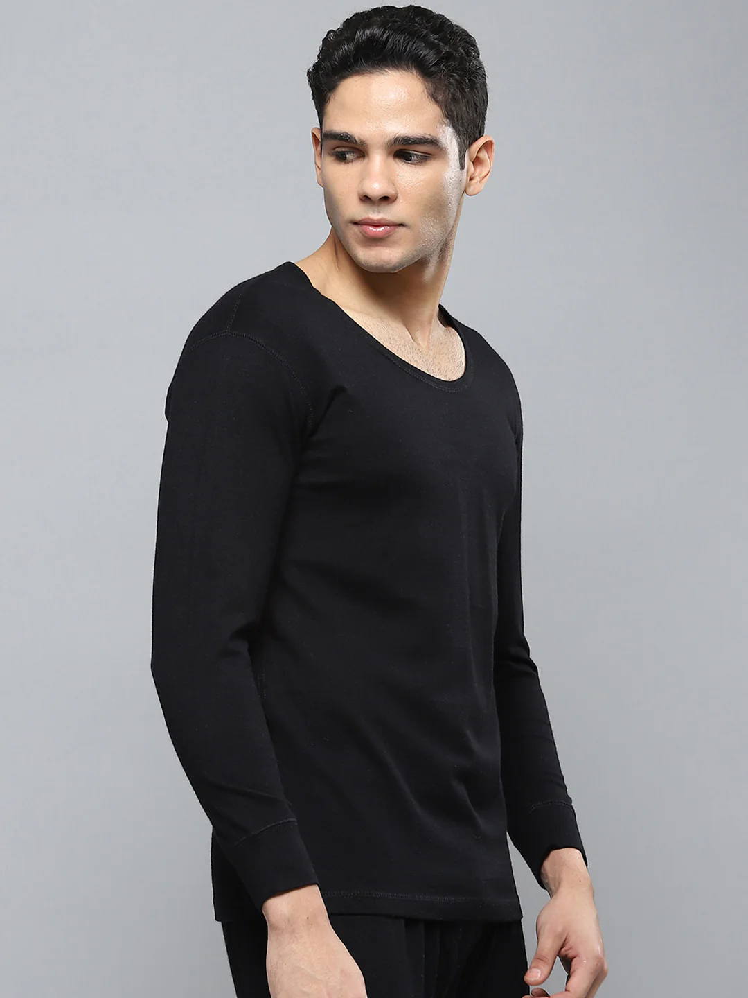 Men Black Solid Round Neck Full Sleeve Thermal Vest - Image 4