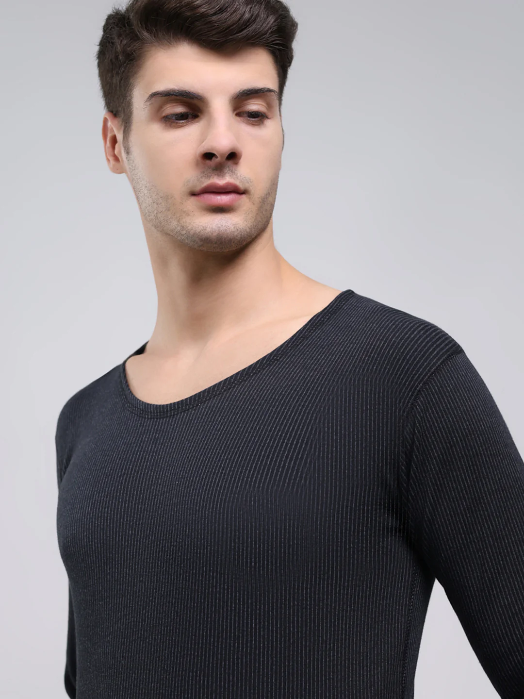 Men Black Solid Round Neck Full Sleeve Thermal Vest - Image 6