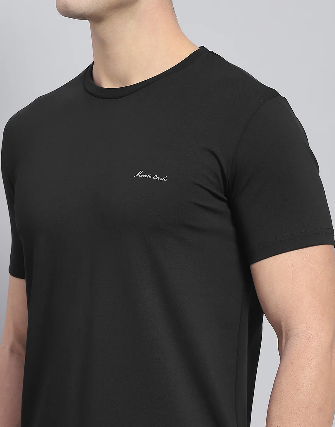 Men Black Solid Round Neck Half Sleeve T-Shirt - Image 7