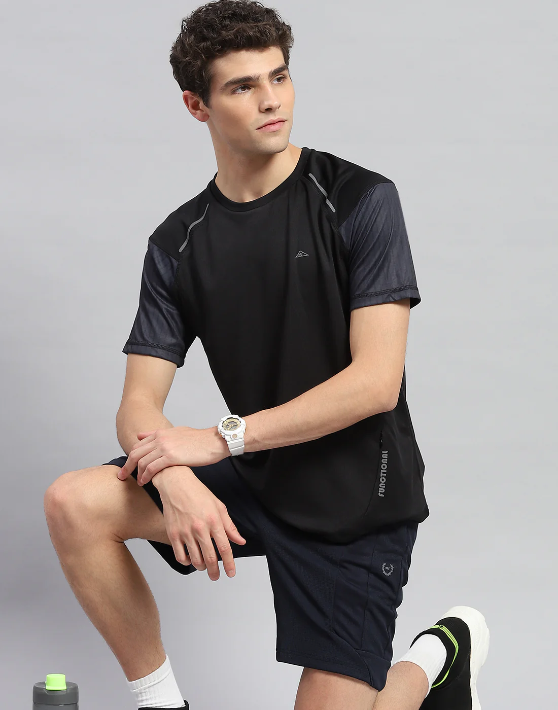 Men Black Solid Round Neck Half Sleeve T-Shirt - Image 6
