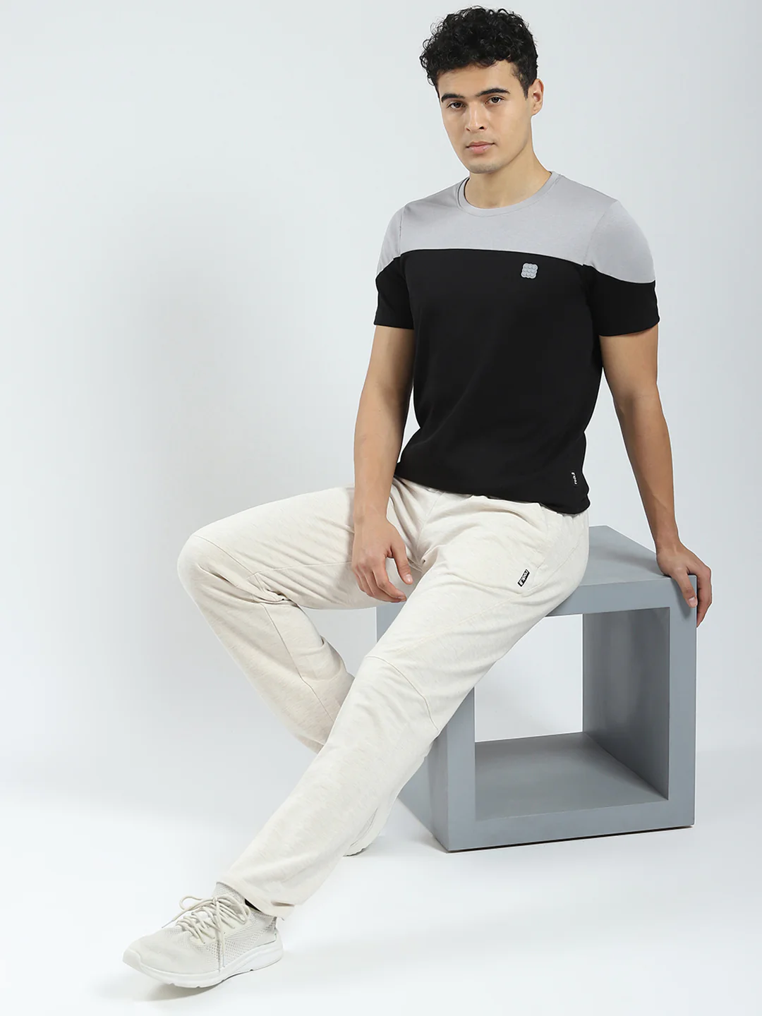 Rock.it Men Black Solid Round Neck Half Sleeve T-Shirt - Image 2