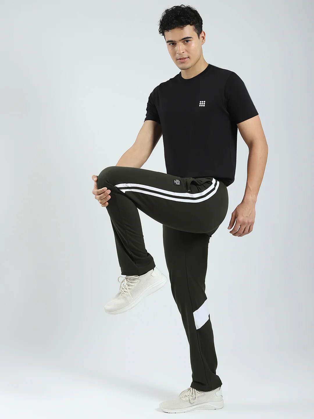 Rock.it Men Black Solid Round Neck Half Sleeve T-Shirt - Image 2