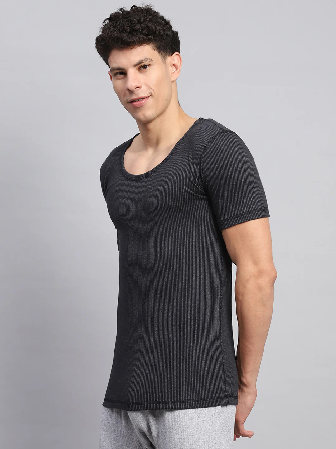 Men Black Solid Round Neck Half Sleeve Thermal Vest - Image 3