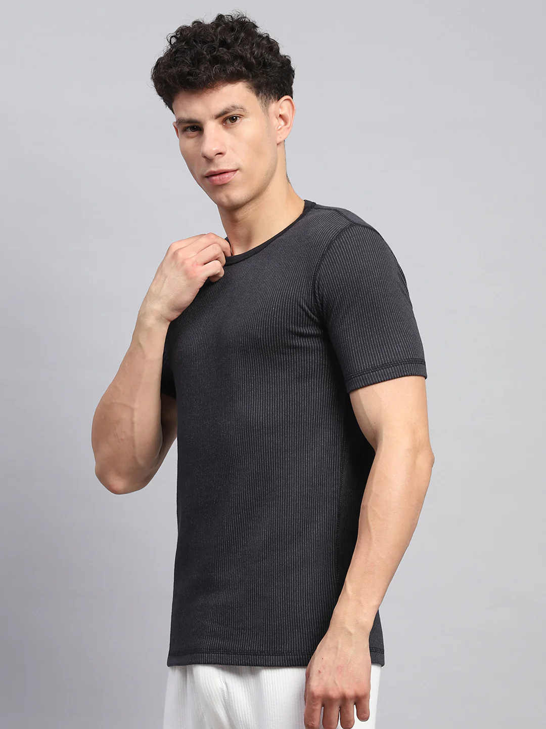 Men Black Solid Round Neck Half Sleeve Thermal Vest - Image 3