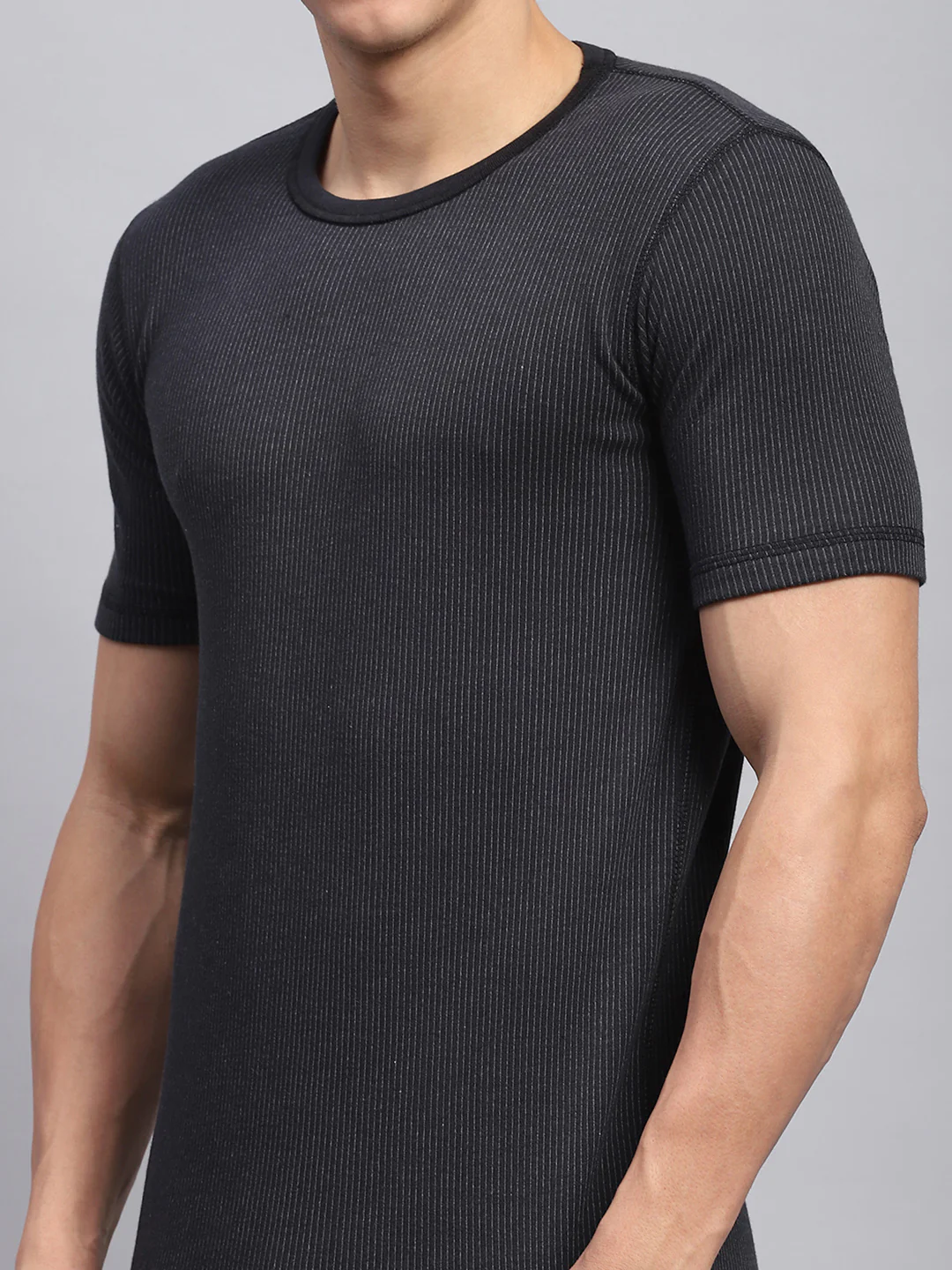 Men Black Solid Round Neck Half Sleeve Thermal Vest - Image 6