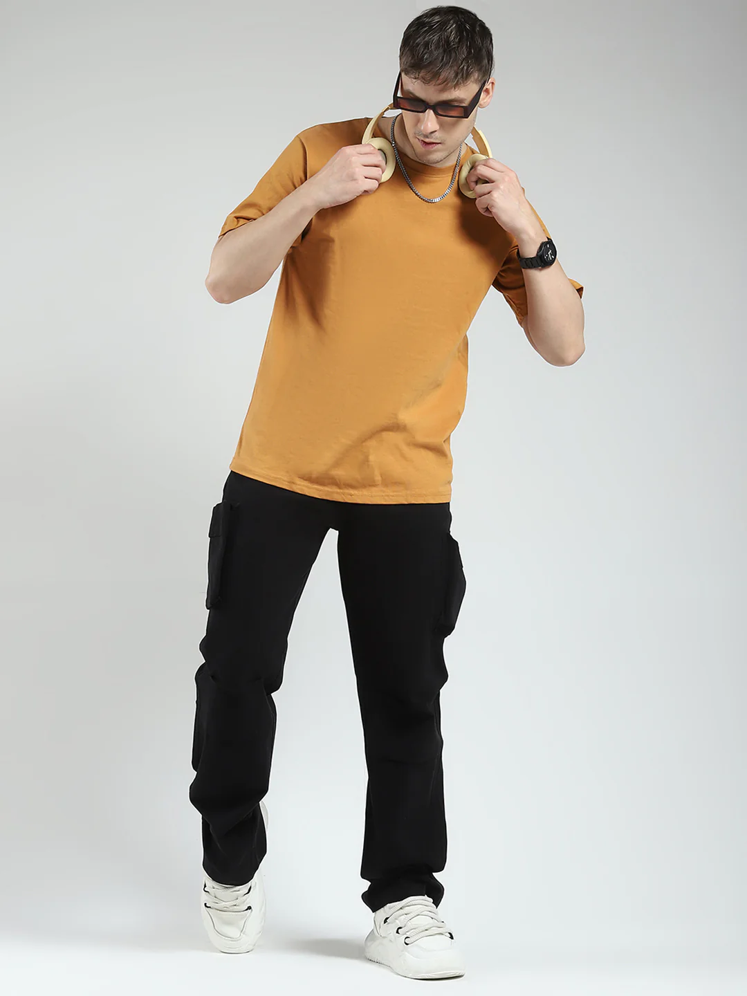 Rock.it Men Black Solid Straight Fit Cargo - Image 6