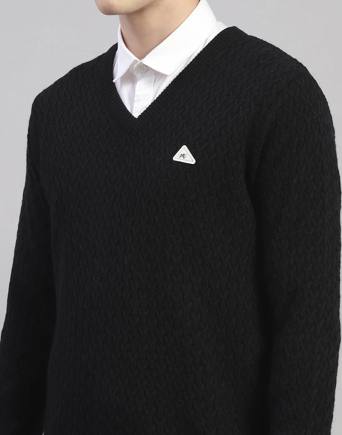 Men Black Solid V Neck Full Sleeve Pullover - Image 7