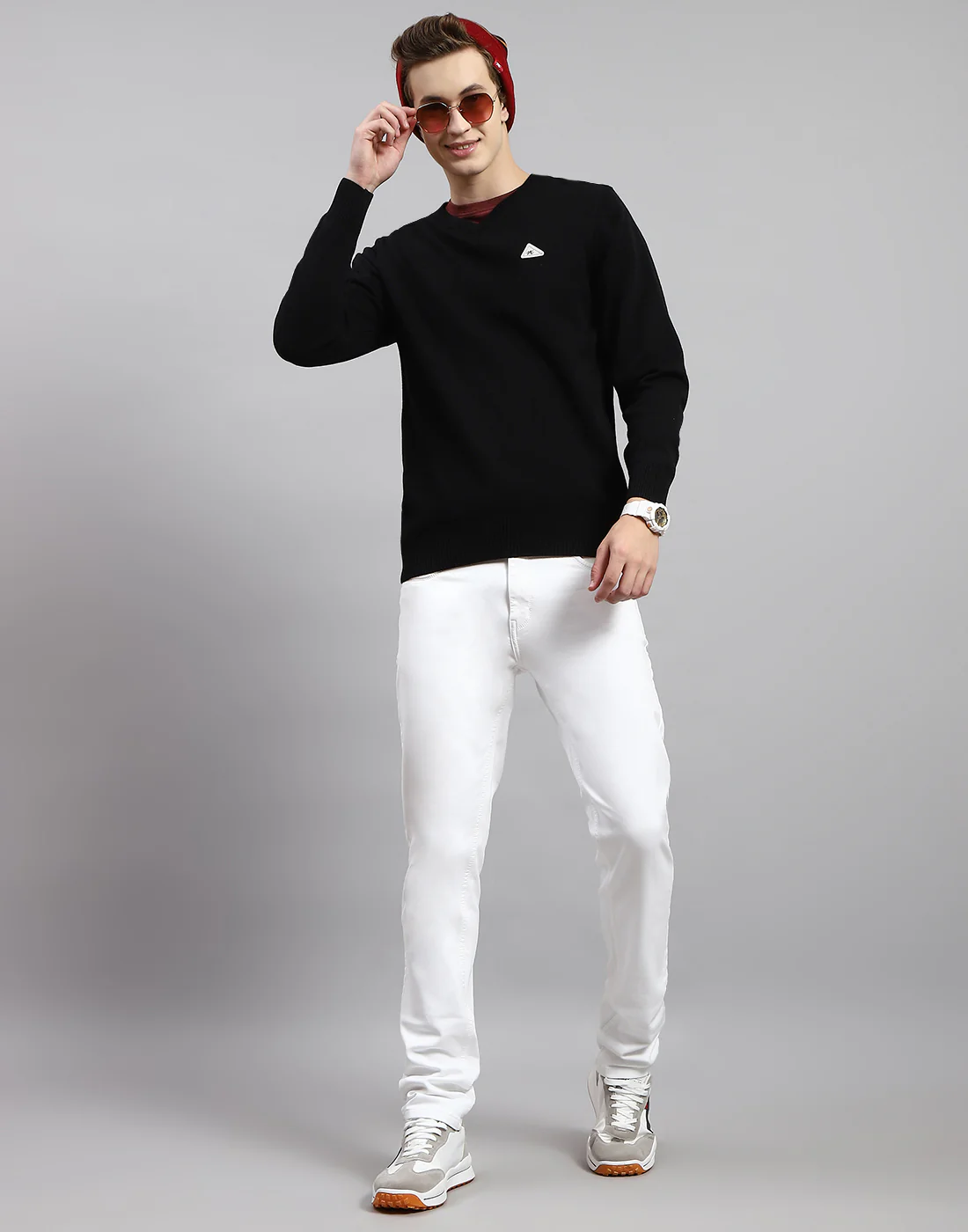Men Black Solid V Neck Full Sleeve Pullover - Image 2