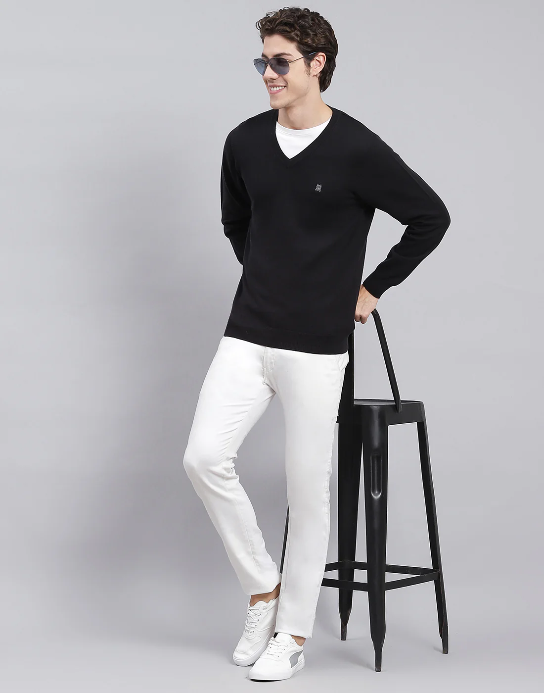 Men Black Solid V Neck Full Sleeve Pullover - Image 2