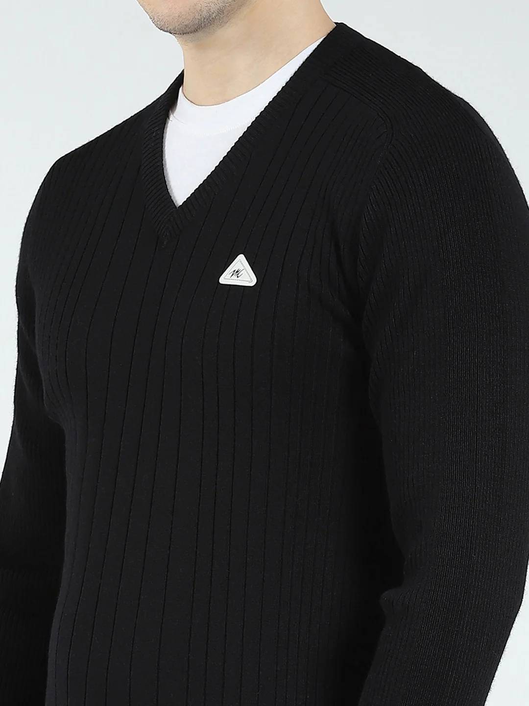 Men Black Solid V Neck Full Sleeve Pullover - Image 7