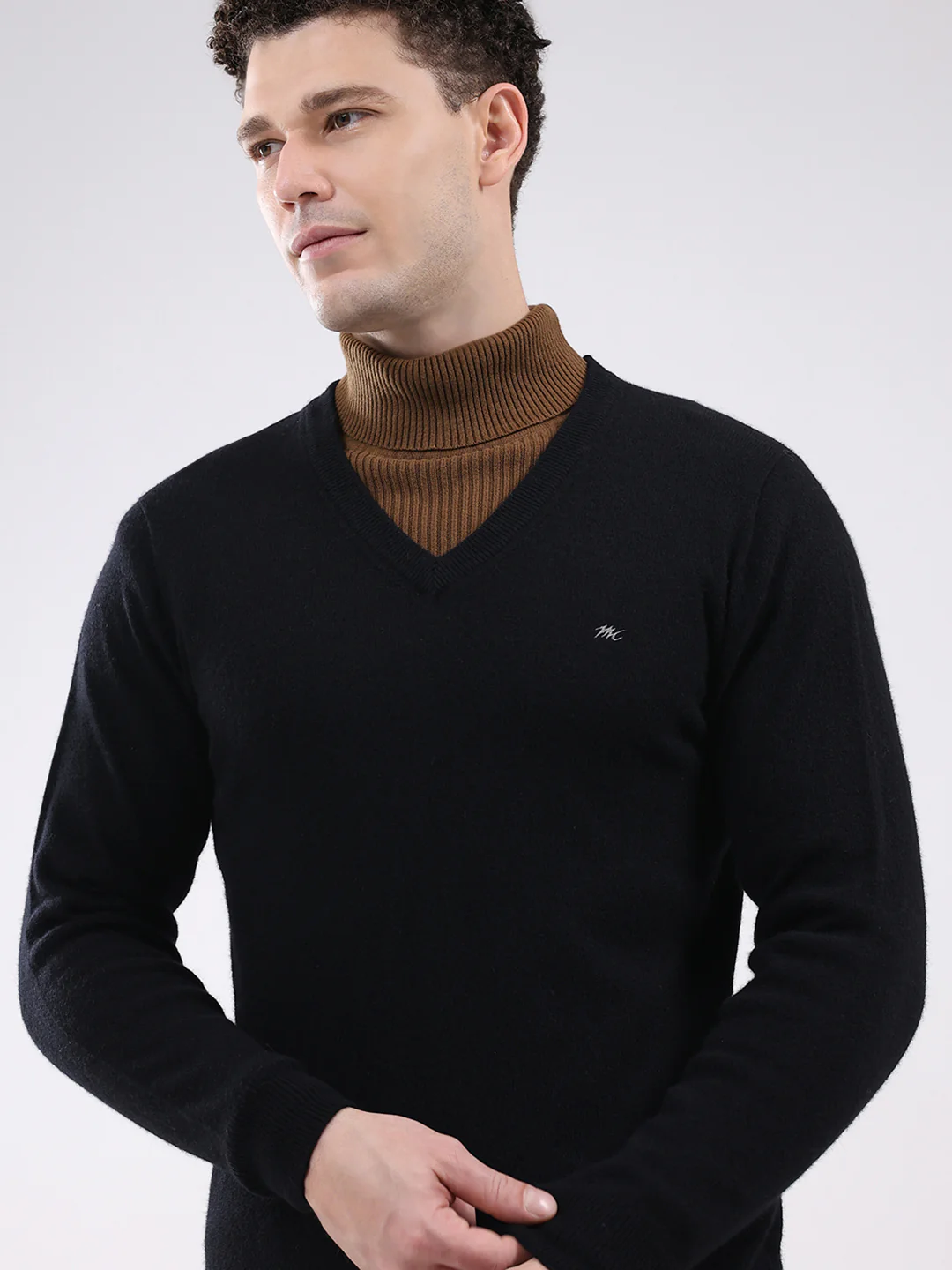 Men Black Solid V Neck Full Sleeve Pullover - Image 6