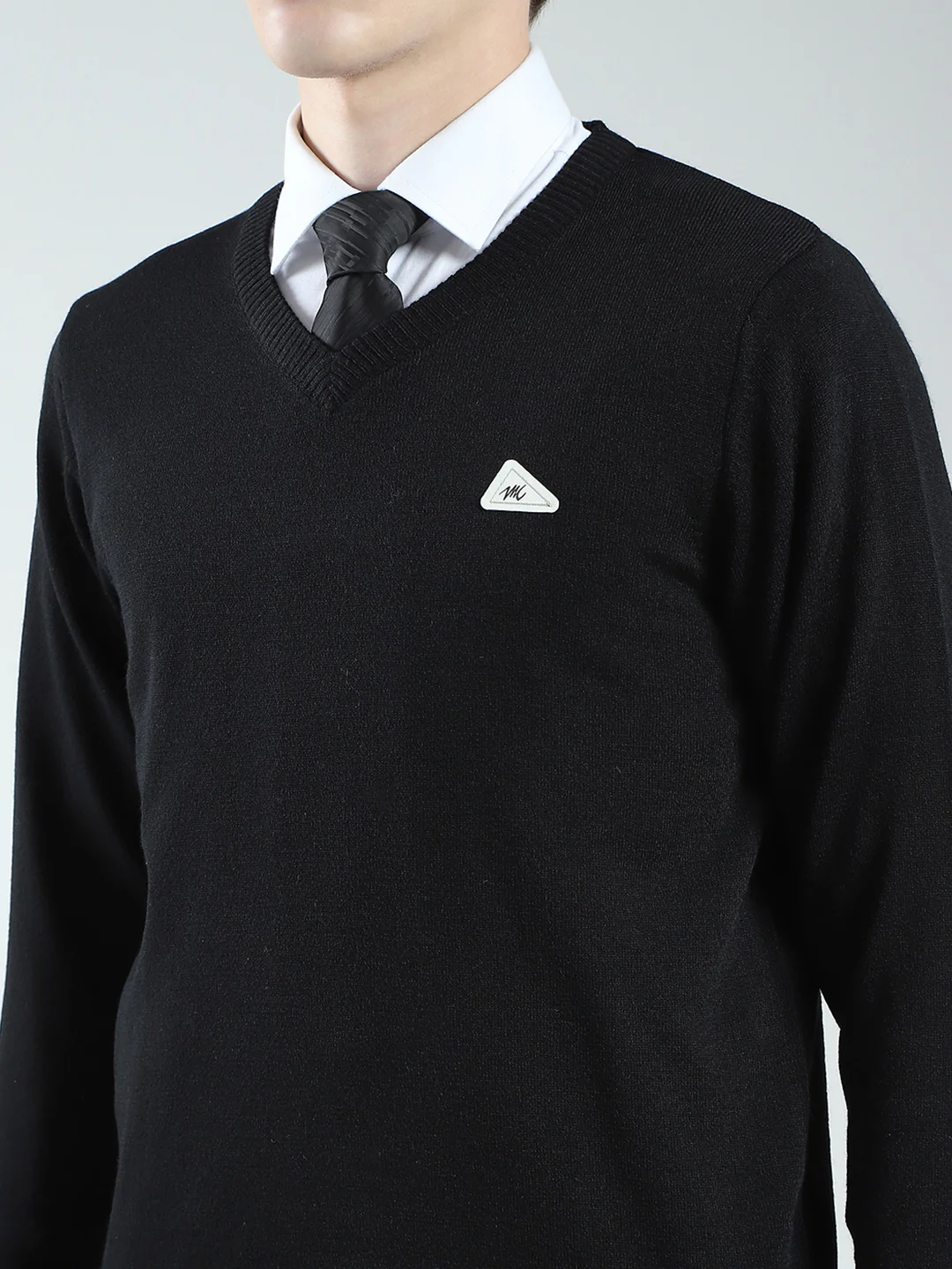 Men Black Solid V Neck Full Sleeve Pullover - Image 7