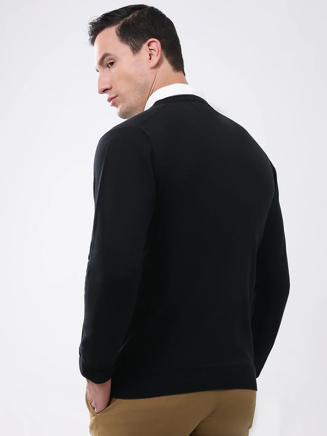 Men Black Solid V Neck Full Sleeve Pullover - Image 5