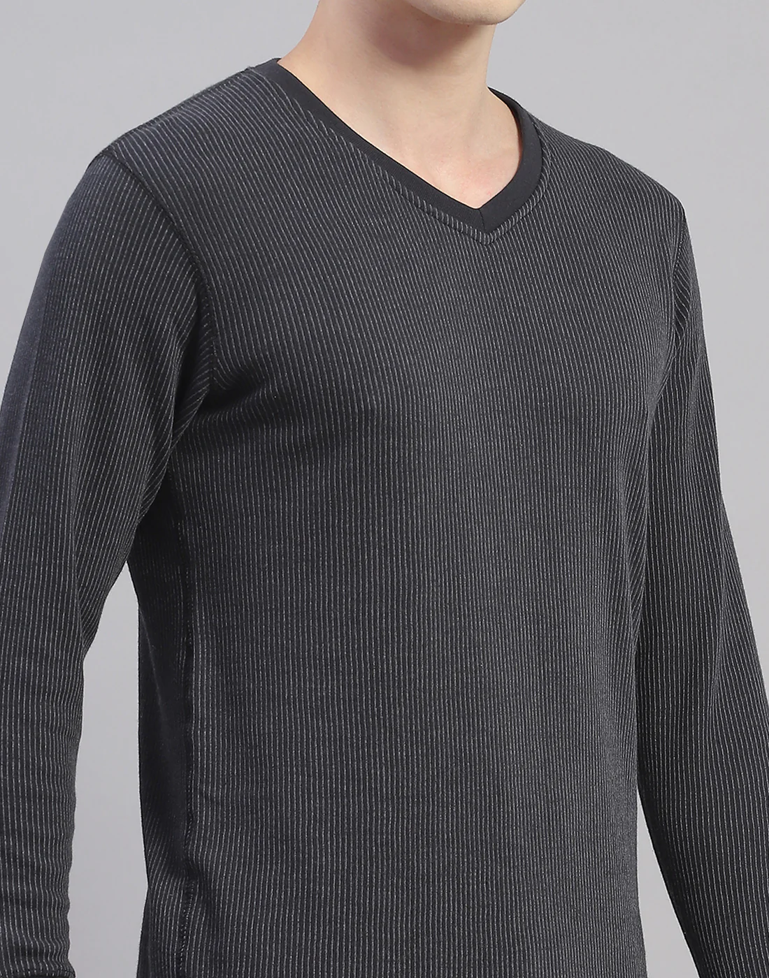 Men Black Solid V Neck Full Sleeve Thermal Vest - Image 7
