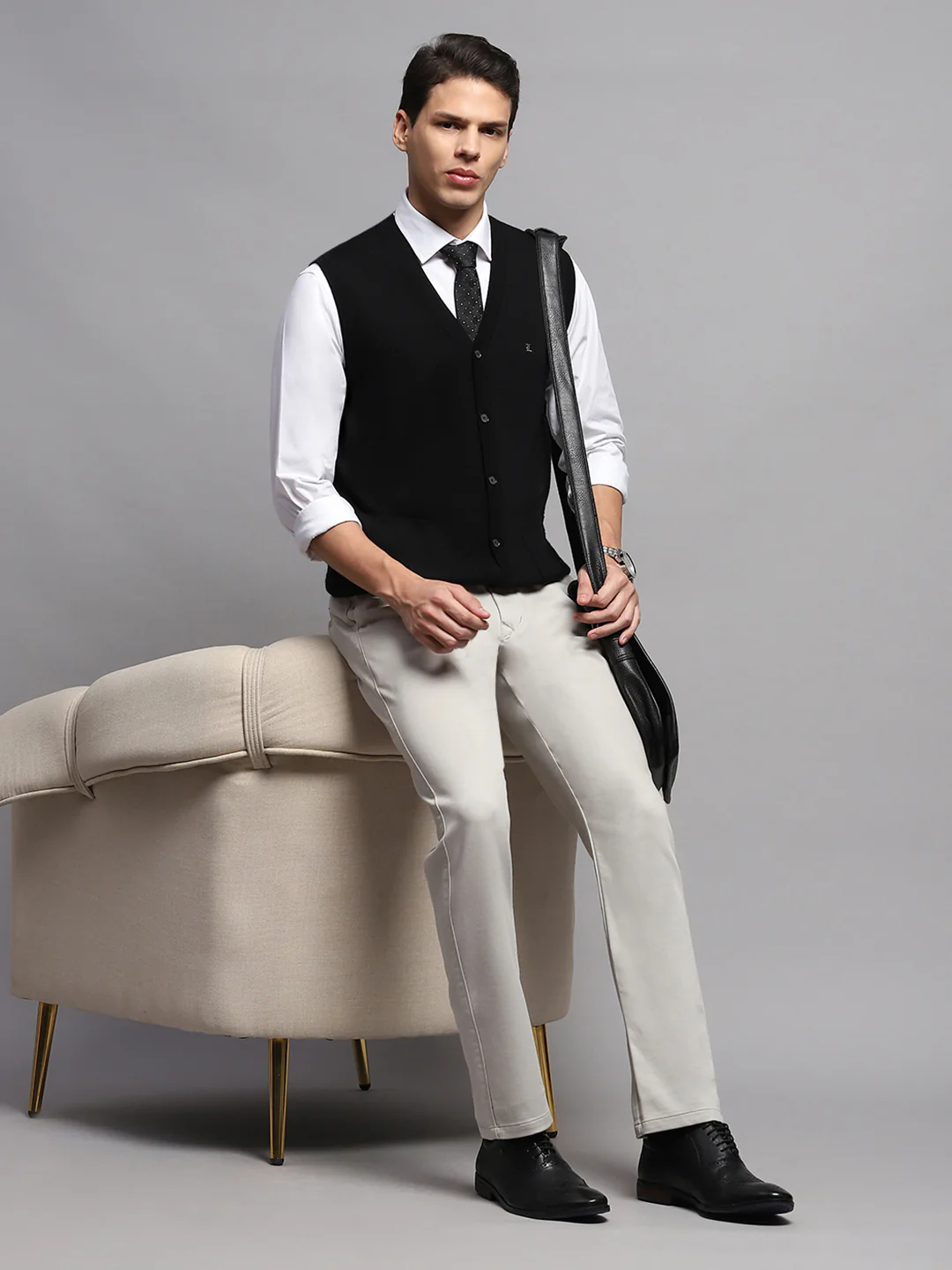Men Black Solid V Neck Sleeveless Cardigan - Image 2