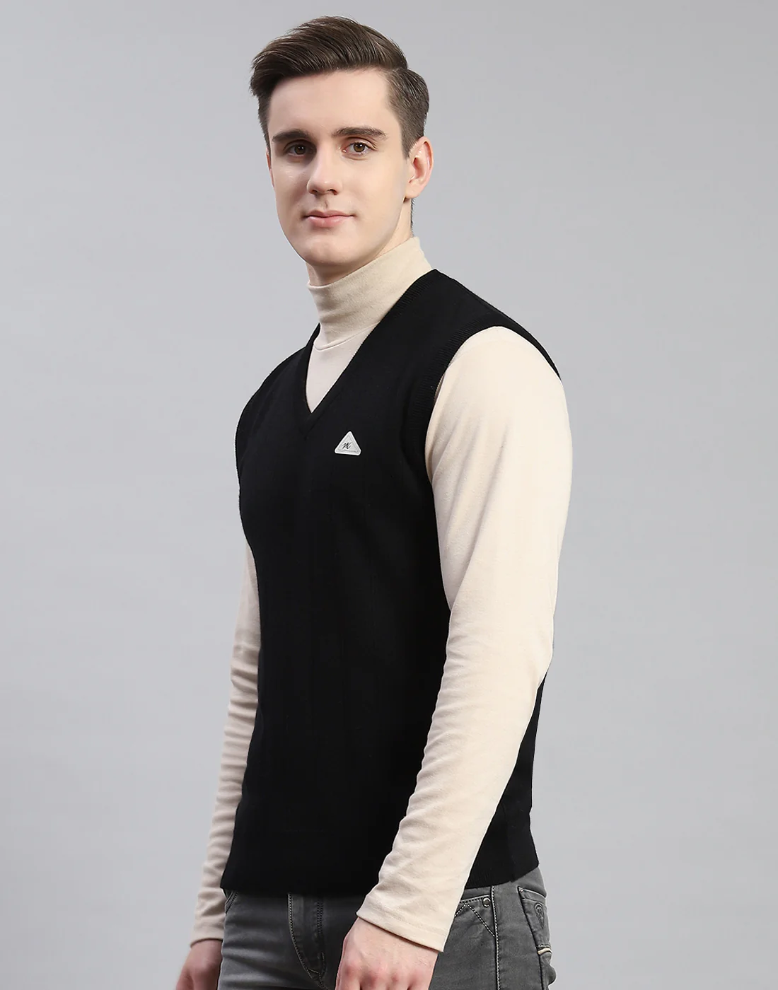 Men Black Solid V Neck Sleeveless Sweater - Image 4