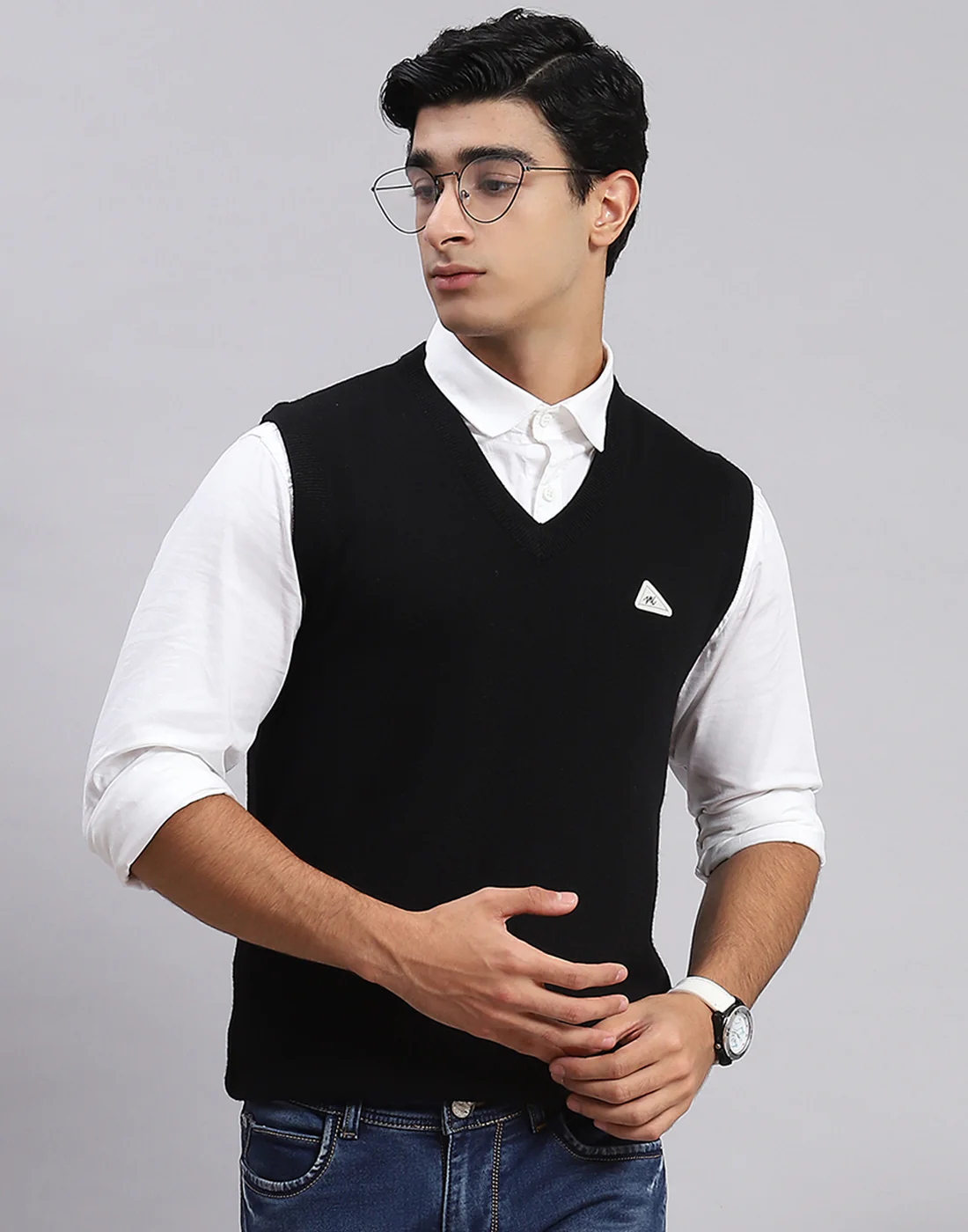Men Black Solid V Neck Sleeveless Sweater - Image 3