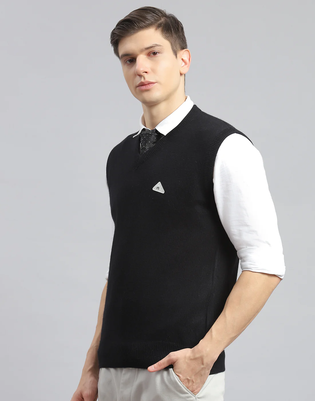 Men Black Solid V Neck Sleeveless Sweater - Image 3