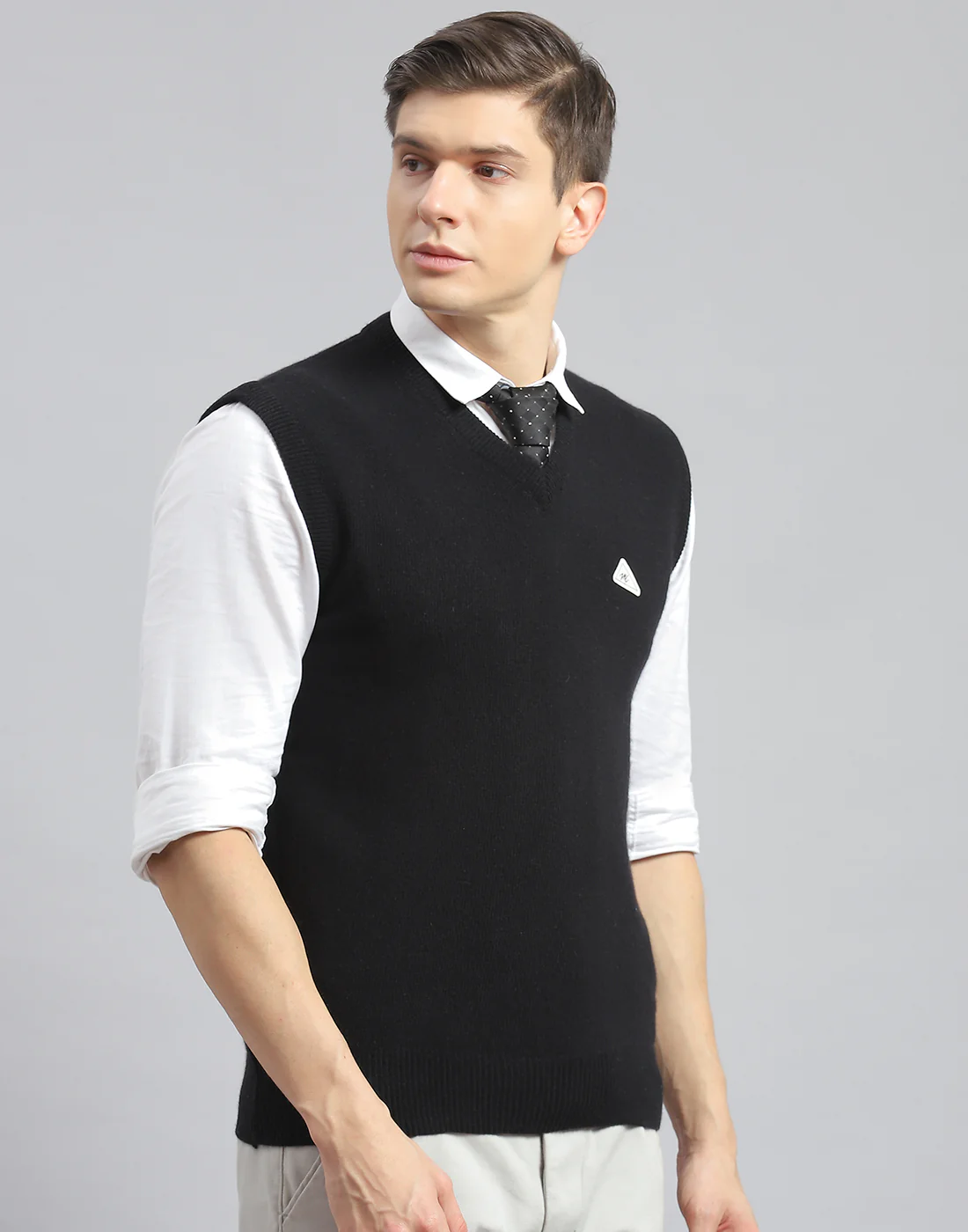 Men Black Solid V Neck Sleeveless Sweater - Image 4