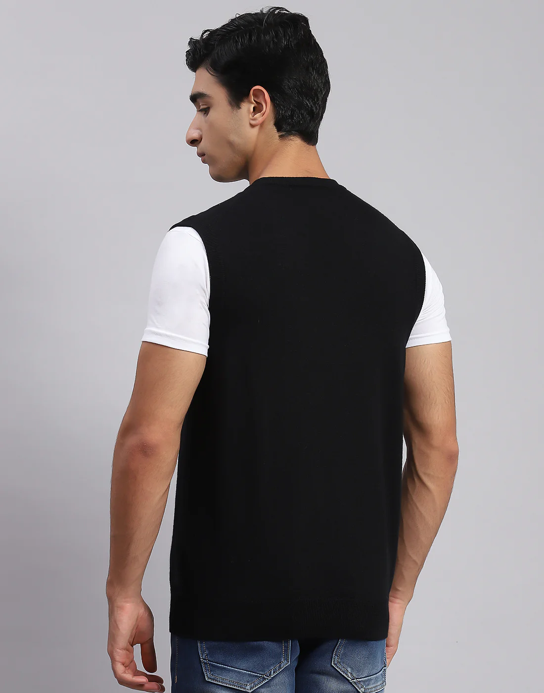 Men Black Solid V Neck Sleeveless Sweater - Image 4