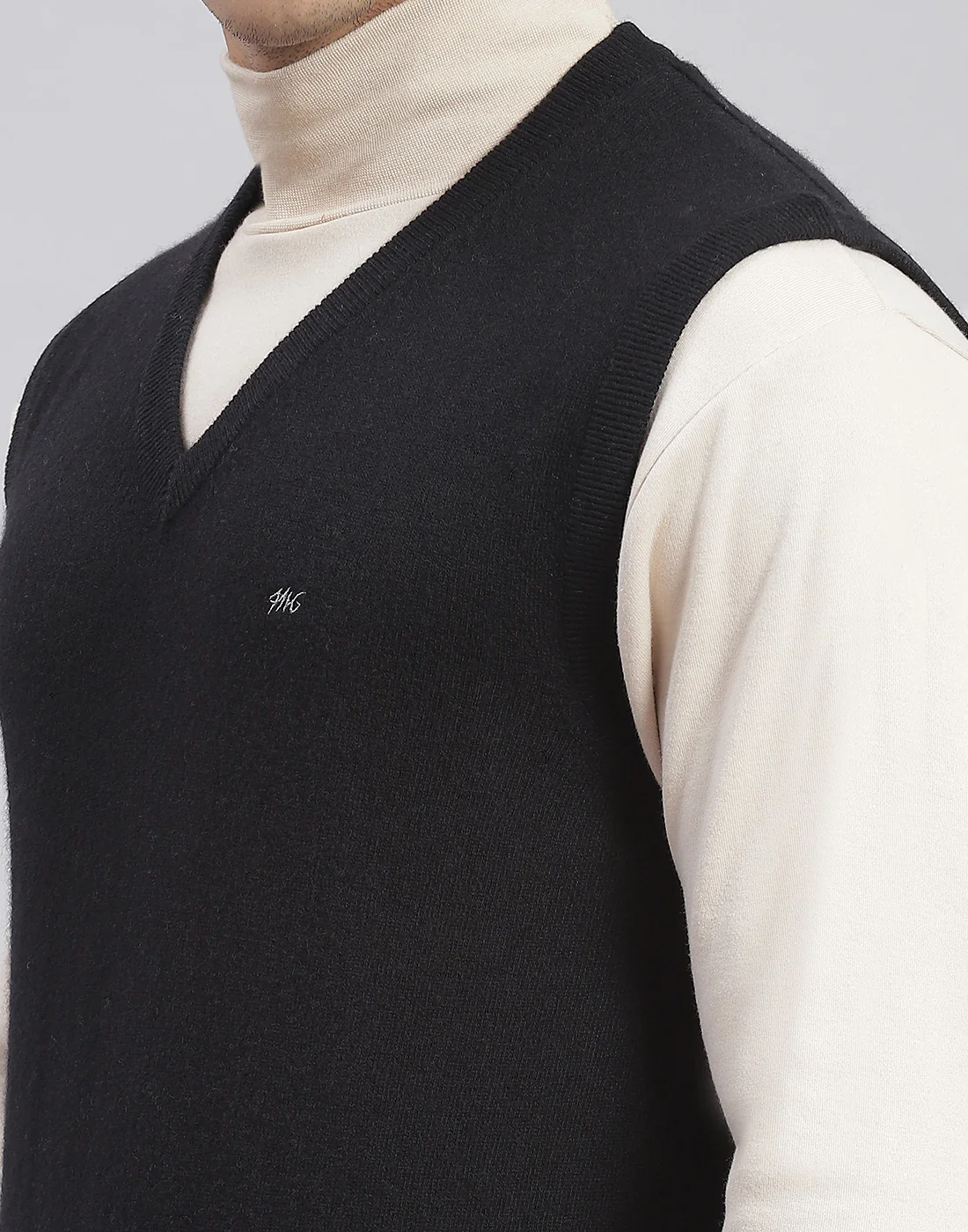 Men Black Solid V Neck Sleeveless Sweater - Image 6