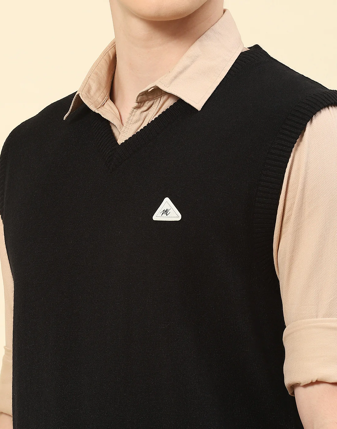 Men Black Solid V Neck Sleeveless Sweater - Image 6