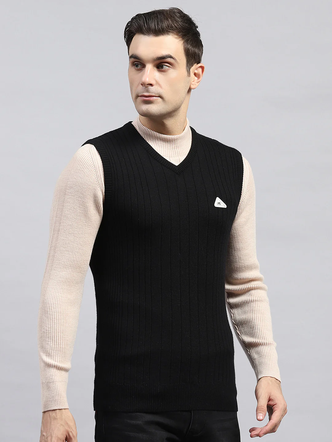 Men Black Solid V Neck Sleeveless Sweater - Image 4