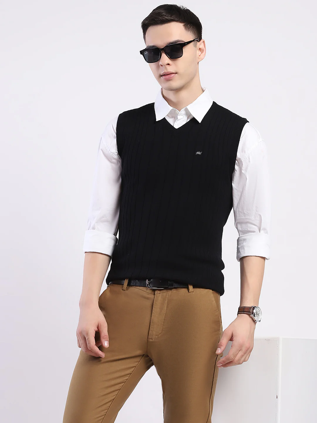 Men Black Solid V Neck Sleeveless Sweater - Image 6
