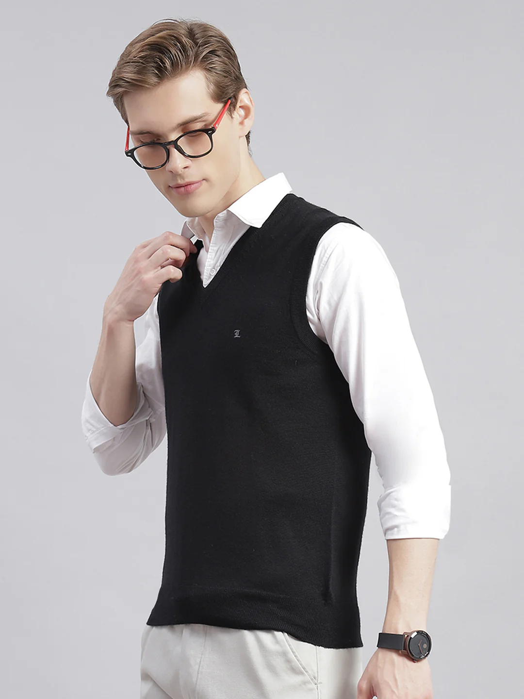 Men Black Solid V Neck Sleeveless Sweaters/Pullovers - Image 3