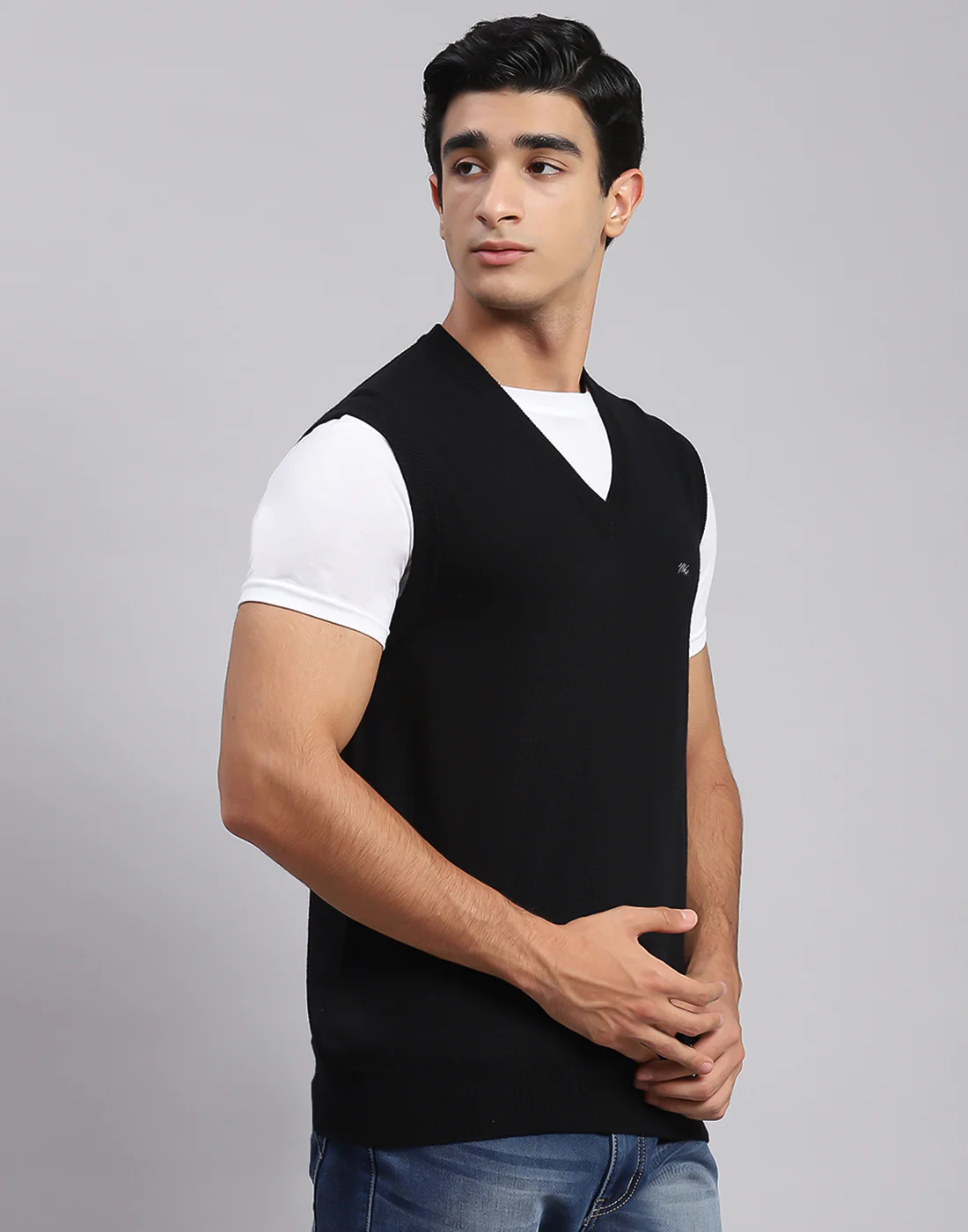 Men Black Solid V Neck Sleeveless Sweaters/Pullovers - Image 4