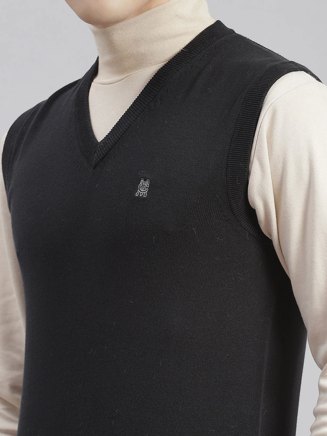 Men Black Solid V Neck Sleeveless Sweaters/Pullovers - Image 5