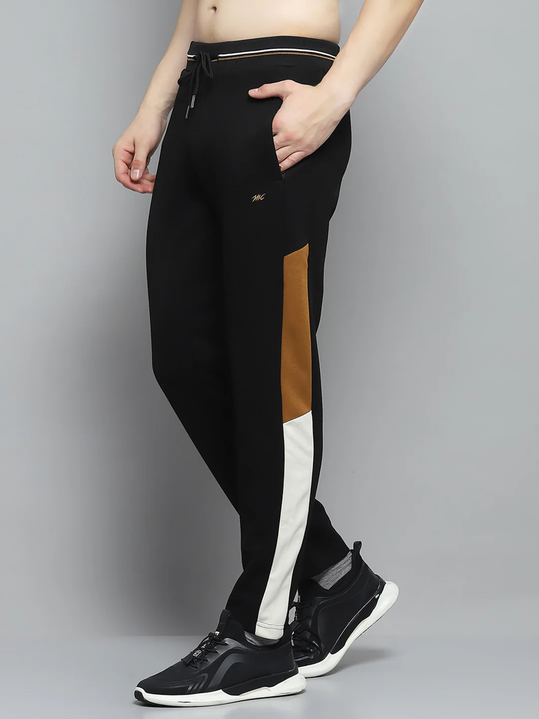 Men Black & White Printed Mock Neck Full Sleeve Winter Tracksuit - Image 7