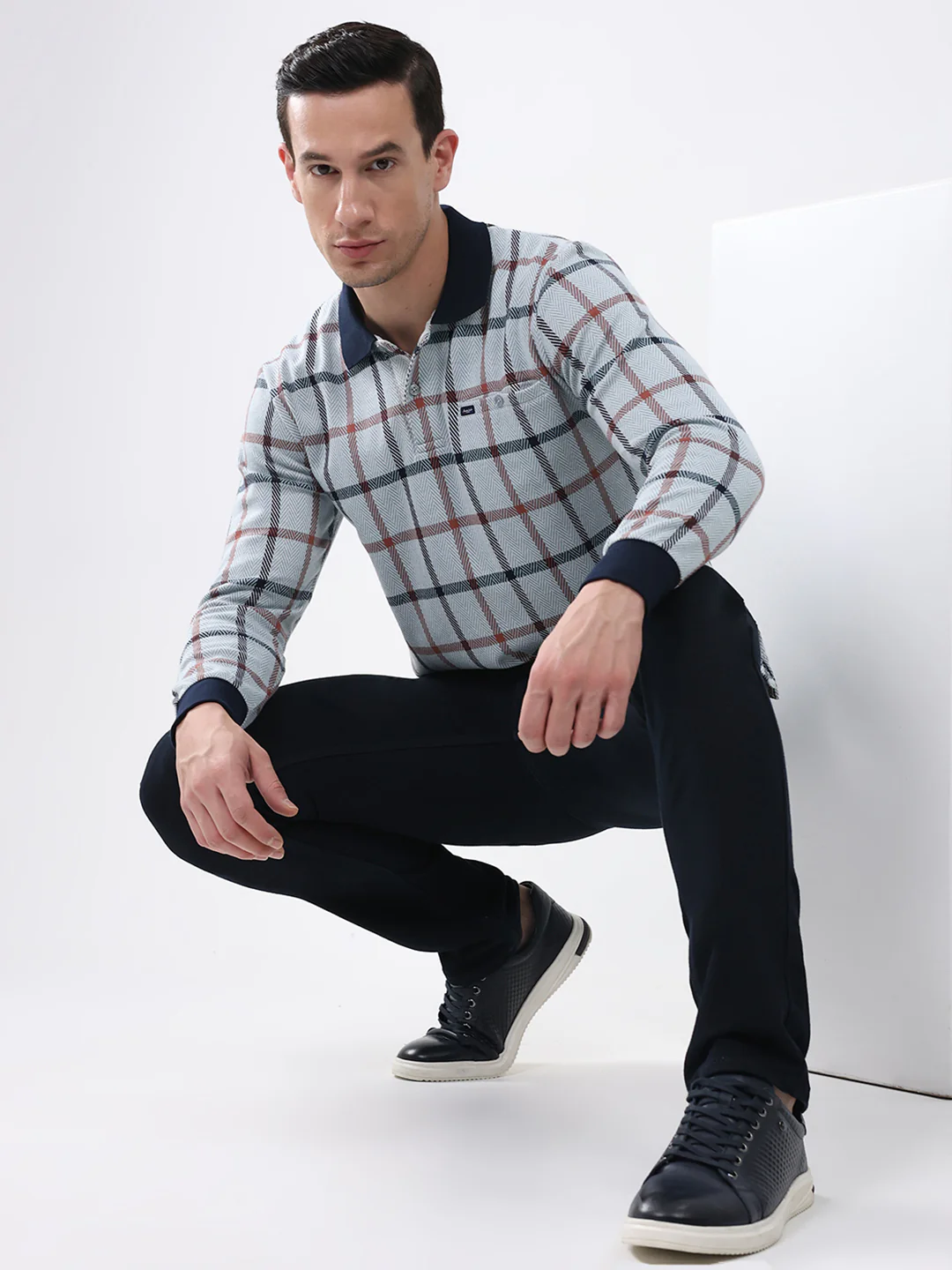 Men Blue Abstract Collar Full Sleeve Winter T-Shirt - Image 2