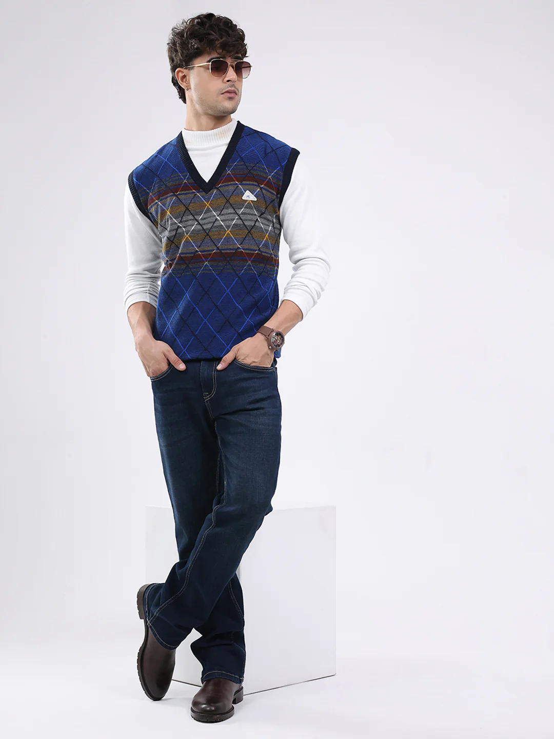Men Blue Abstract V Neck Sleeveless Sweater - Image 2