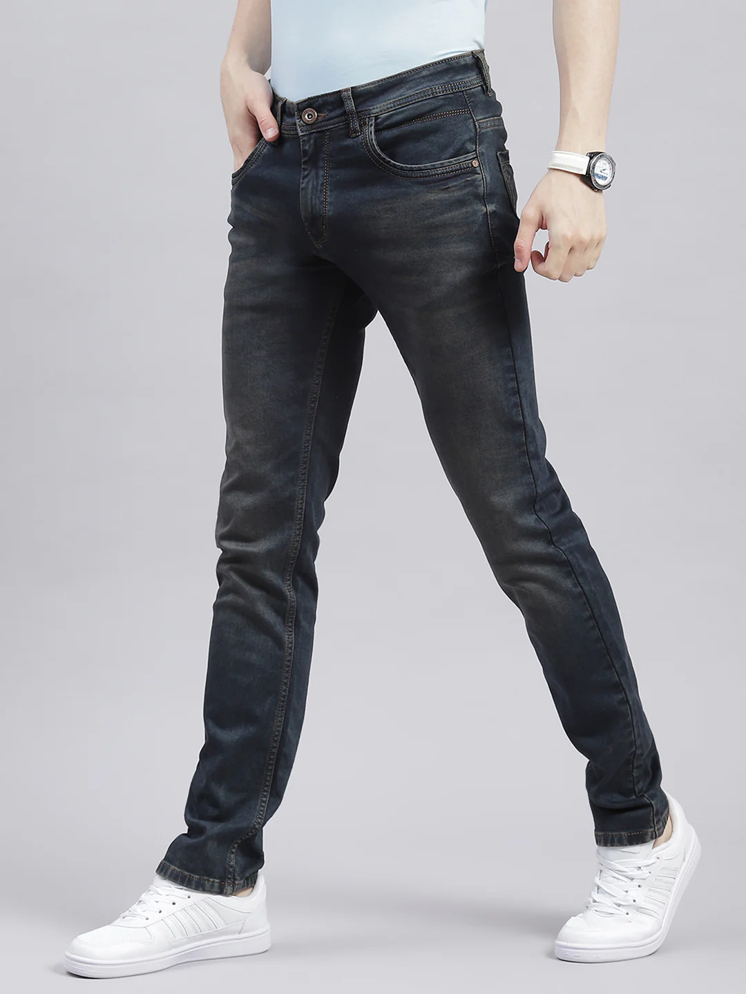 Men Blue Light Wash Narrow Fit Denims - Image 3