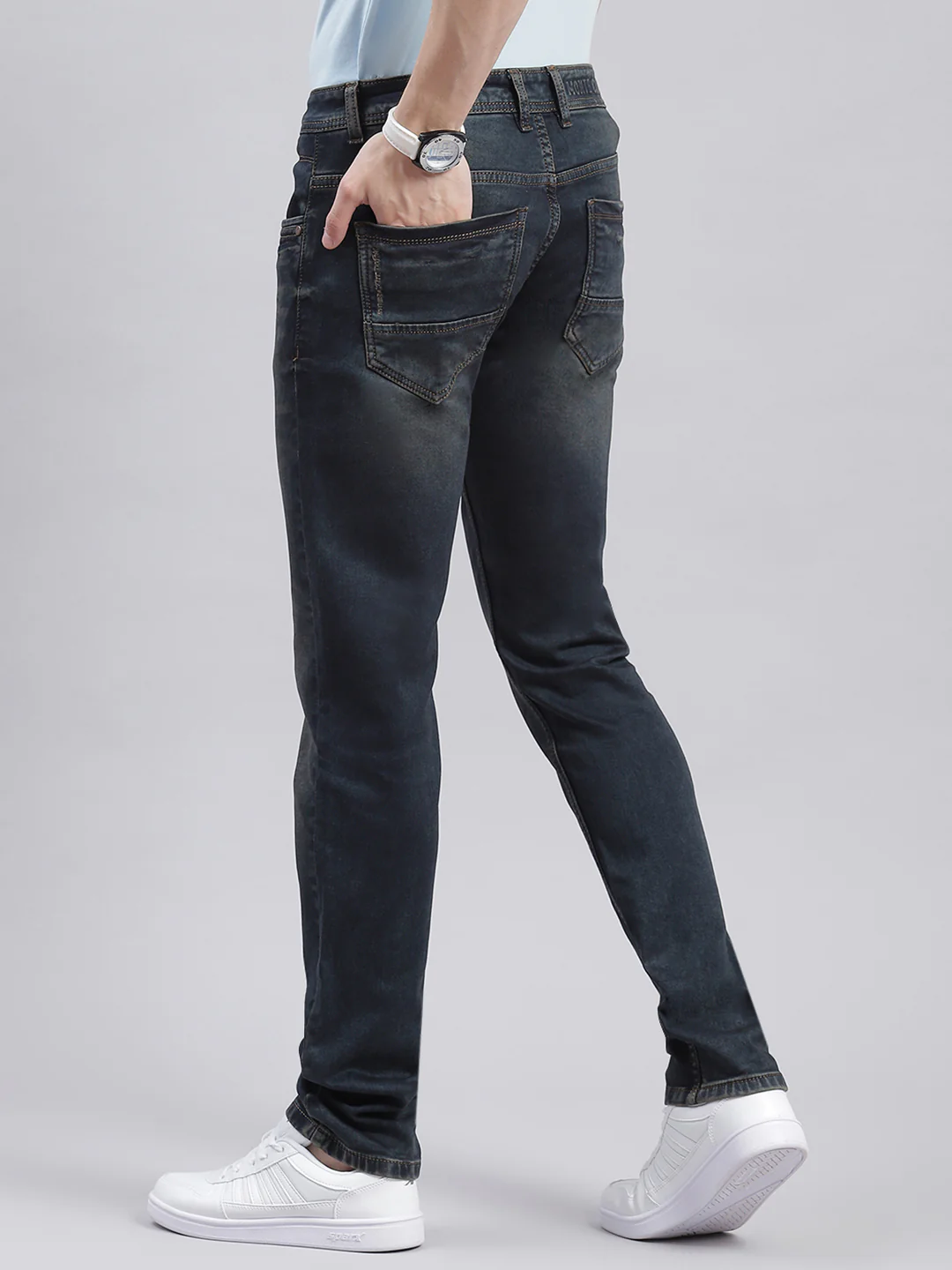 Men Blue Light Wash Narrow Fit Denims - Image 5