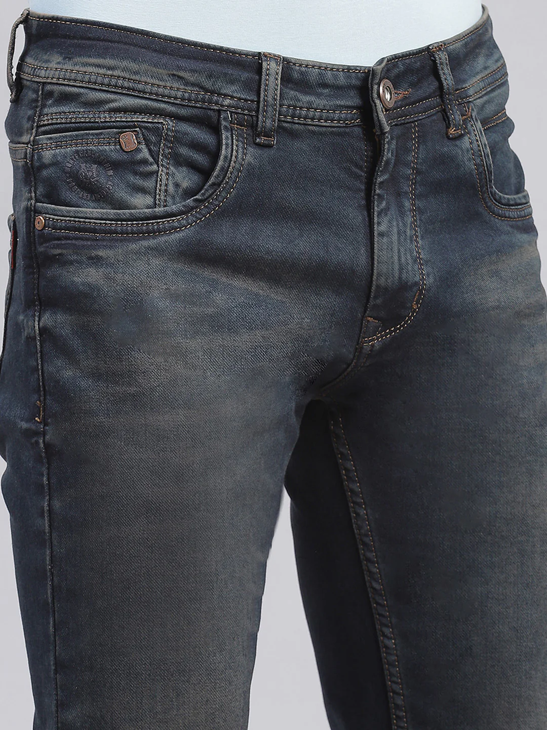 Men Blue Light Wash Narrow Fit Denims - Image 6