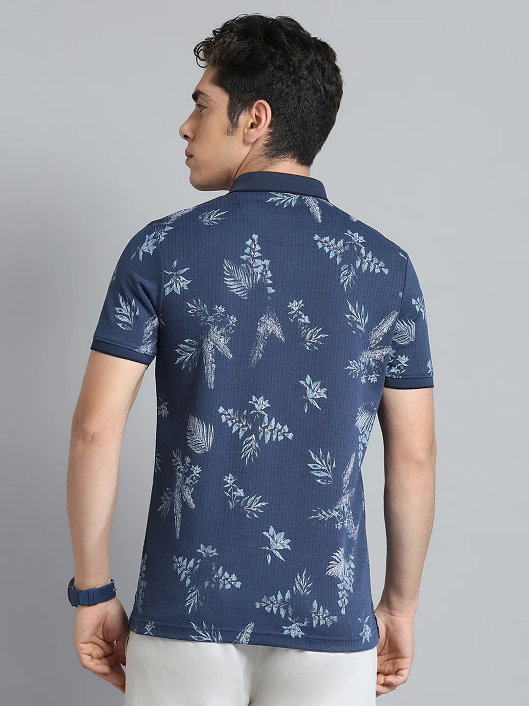 Men Blue Printed Collar Half Sleeve T-Shirt - Image 5