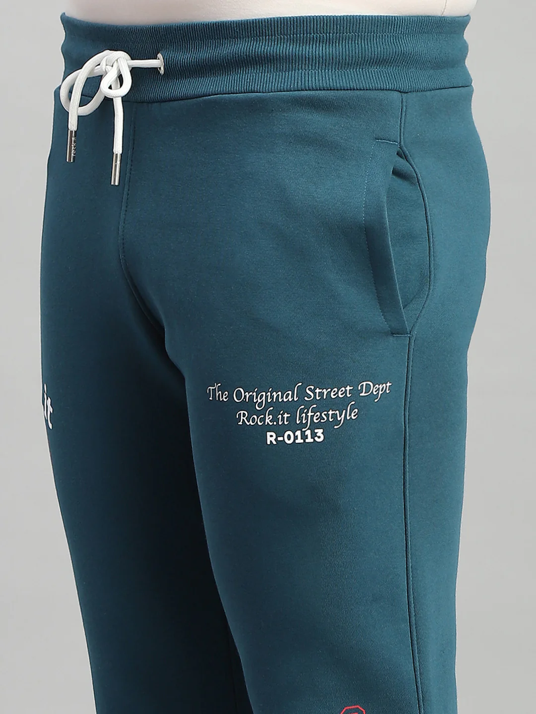 Rock.it Men Blue Printed Hooded Full Sleeve Winter Tracksuit - Image 8