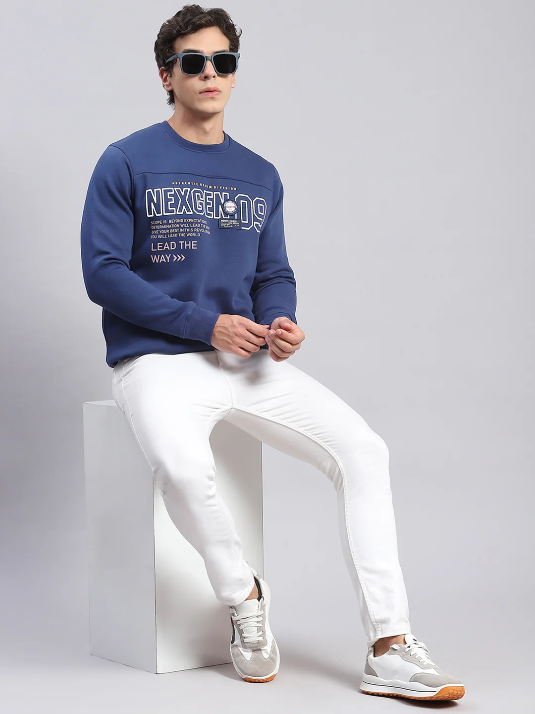 Men Blue Printed Round Neck Full Sleeve Sweatshirts - Image 2