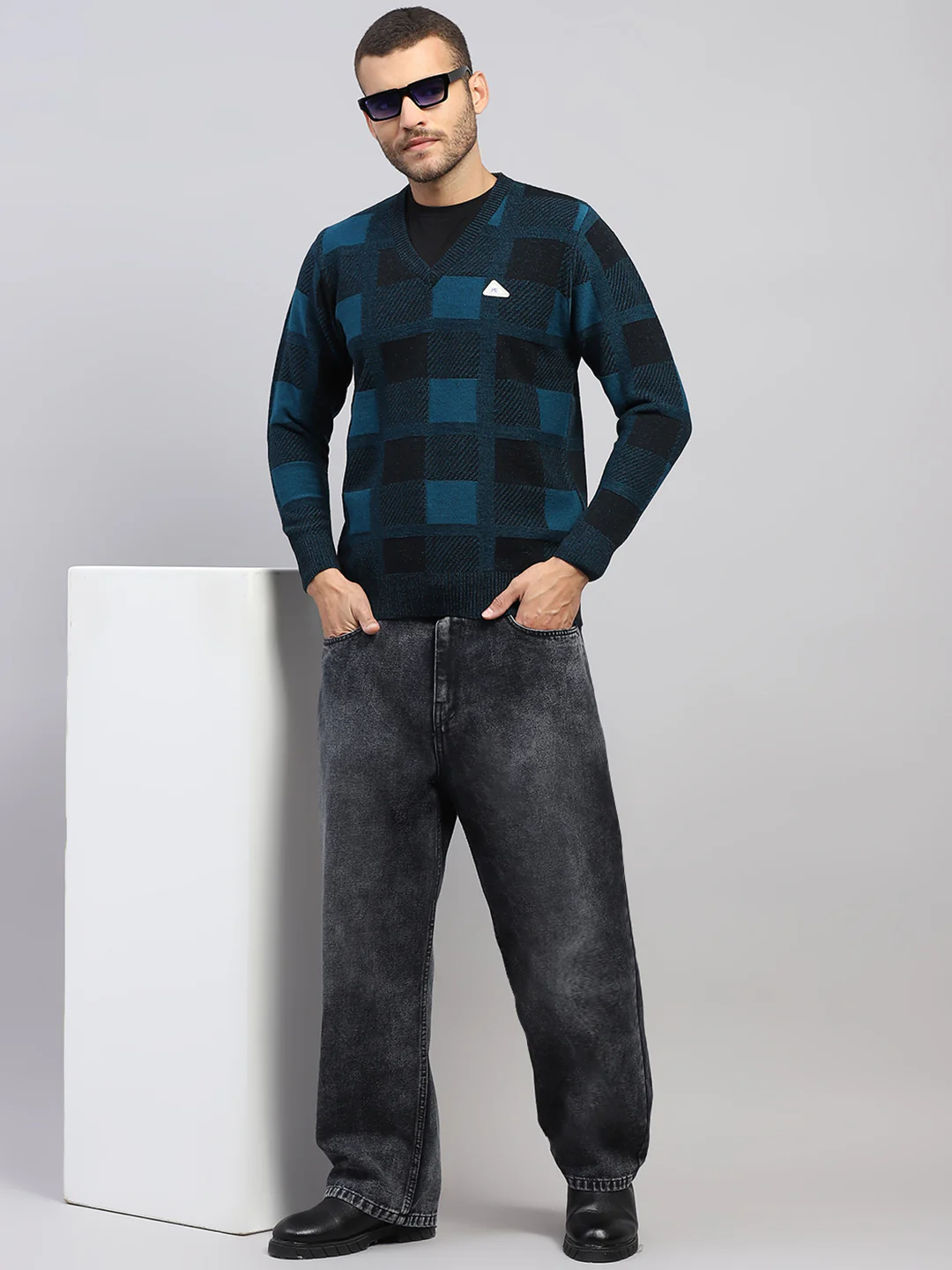 Men Blue Printed V Neck Full Sleeve Pullover - Image 2