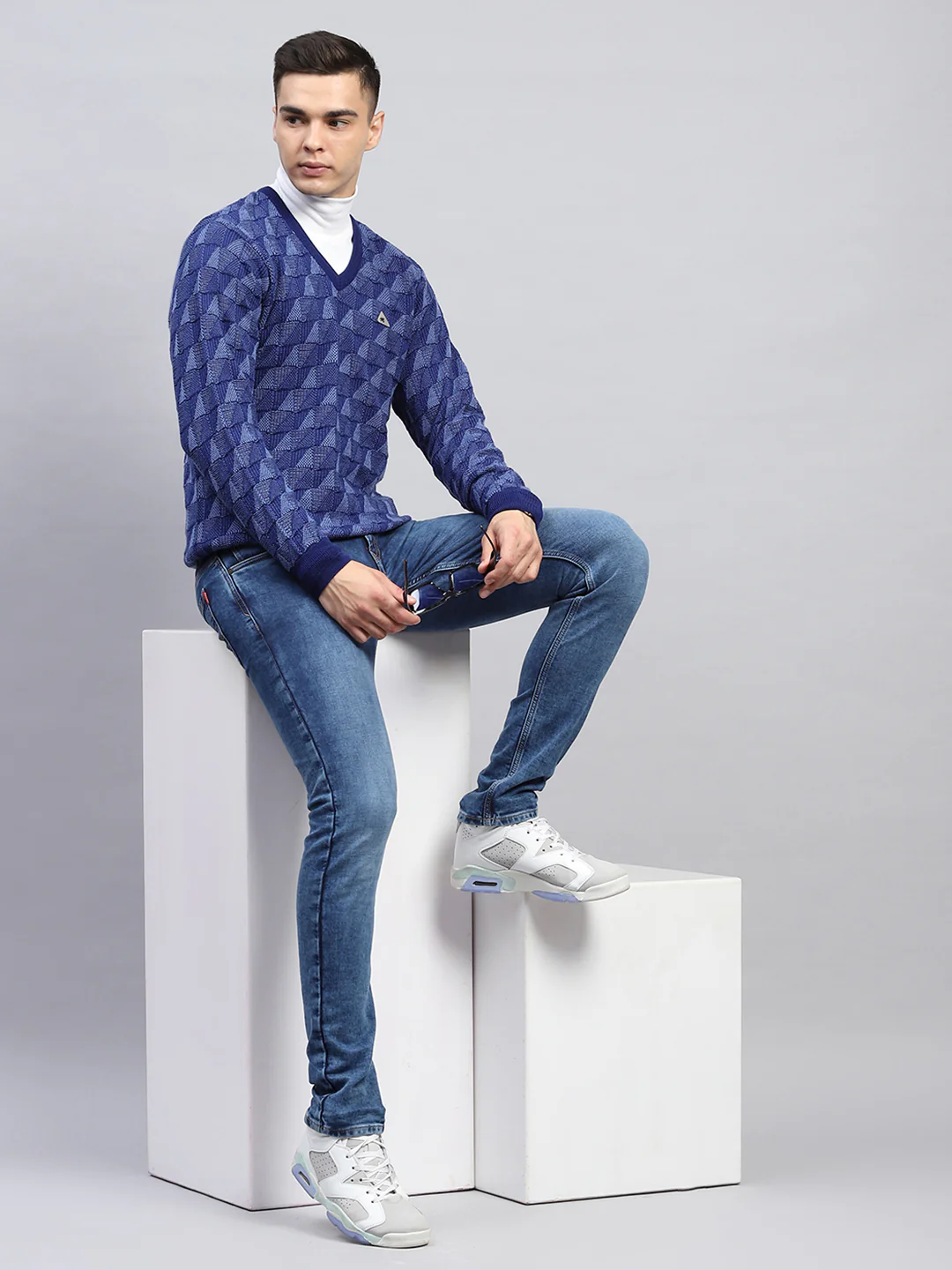 Men Blue Self Design V Neck Full Sleeve Pullover - Image 2