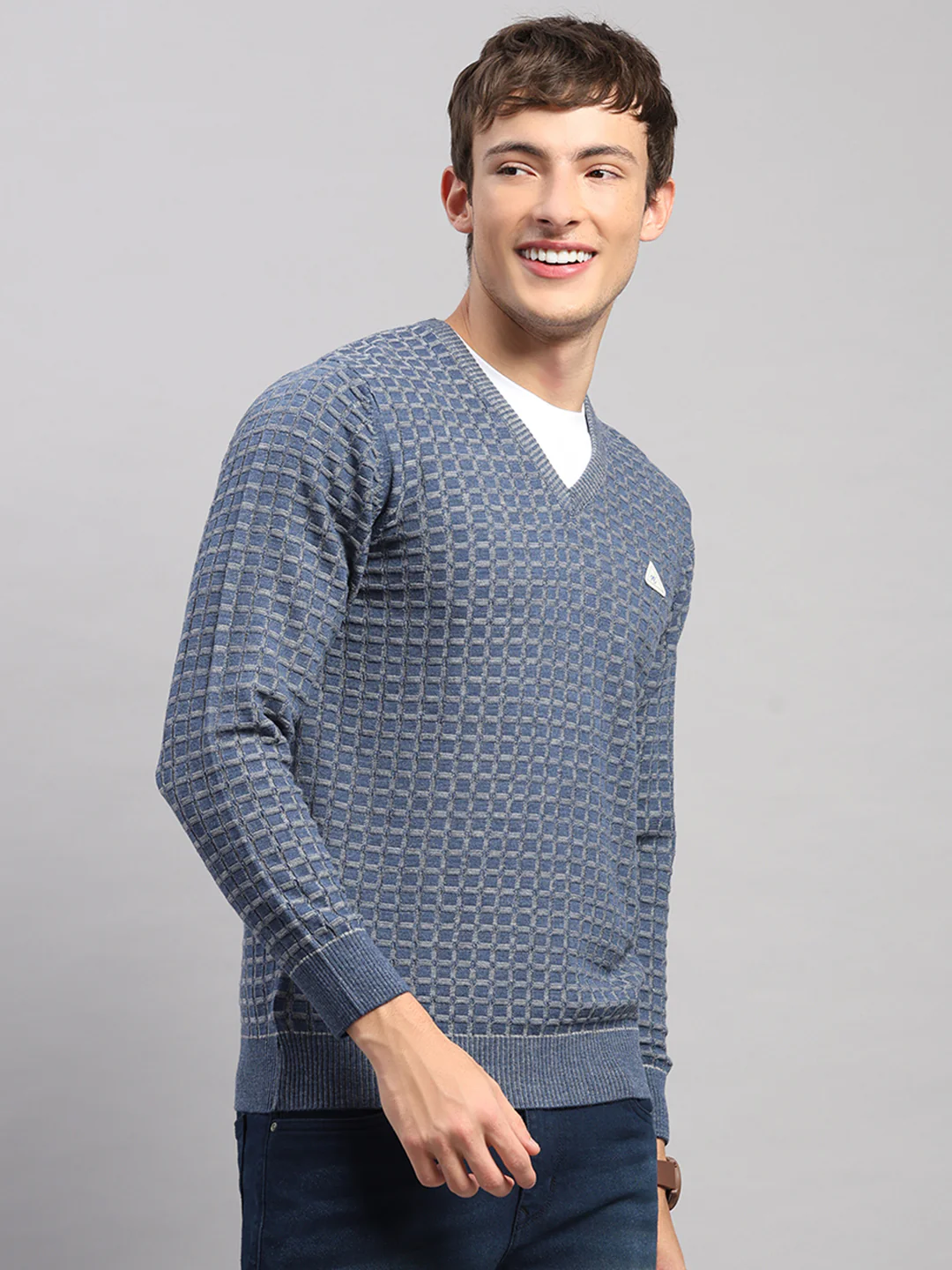 Men Blue Self Design V Neck Full Sleeve Pullover - Image 4